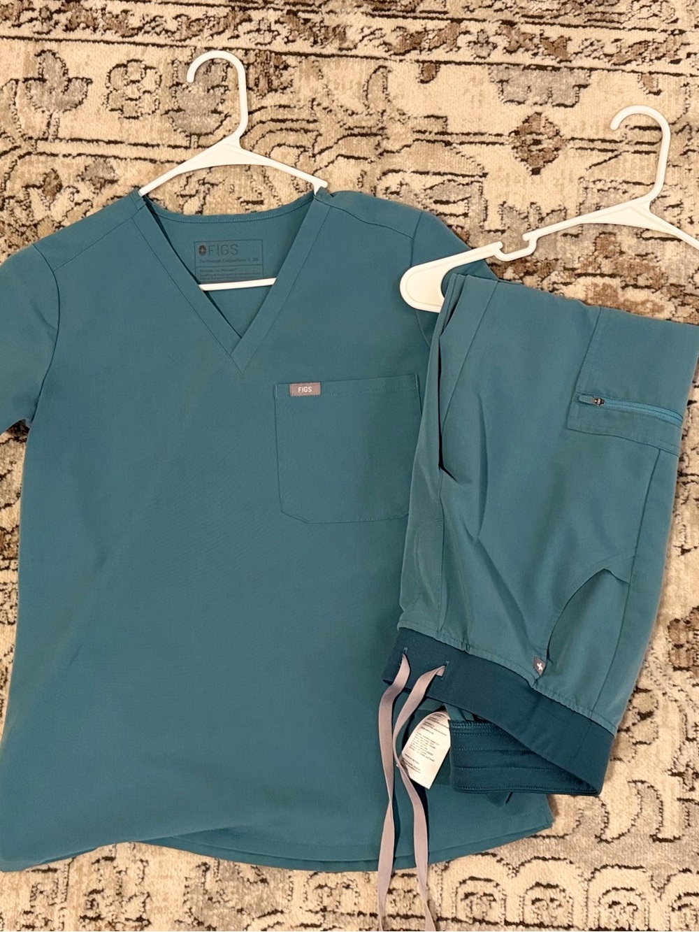FIGS Cactus XS Scrub Top & XSP Jogger Set